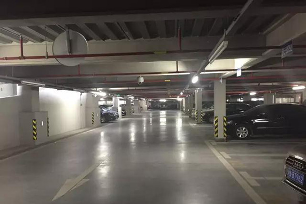 停車場地面